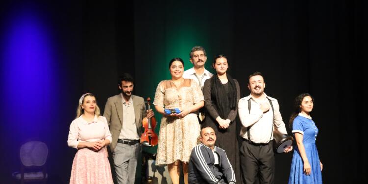 Haylo Dîsa Tevlîhev Bû, oyunu Wan’da sahnelendi