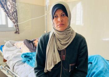 Kanser hastası anne, oğlunun tedavisi için açlık grevine başladı