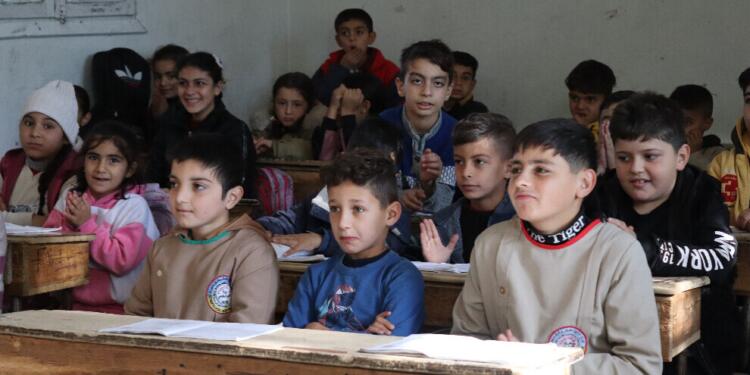 Lübnan’dan Rojava’ya gelen çocuklar anadillerinde eğitim görüyor