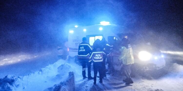 Mahsur kaldıkları dağdan kurtarılan çobandan biri hayatını kaybetti