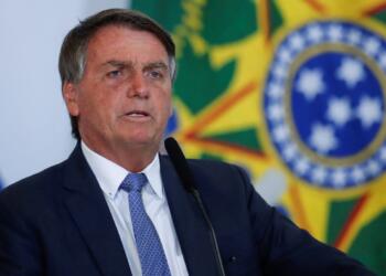 FILE PHOTO: Brazil's President Jair Bolsonaro speaks during a ceremony to hire the first doctors of the "Medicos pelo Brasil" Program at the Planalto Palace in Brasilia, Brazil April 18, 2022. REUTERS/Adriano Machado/File Photo