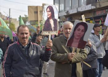 Qamişlo’da erkeklerden 25 Kasım yürüyüşü