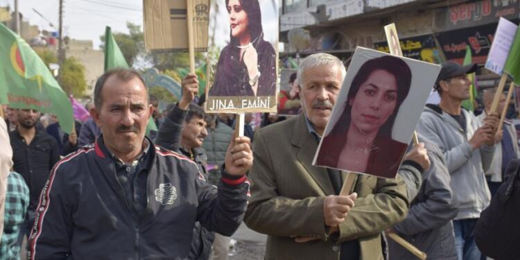 Qamişlo’da erkeklerden 25 Kasım yürüyüşü