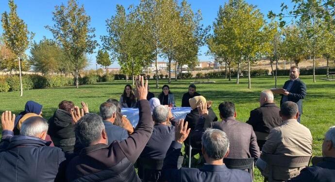 Amed’de ilçe belediyeleri kayyımlara karşı toplantılarını halkla aldı