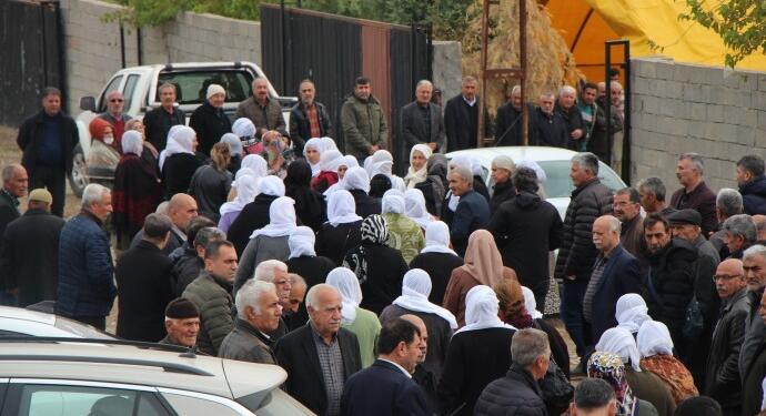 Eser’in taziyesine kitlesel ziyaret