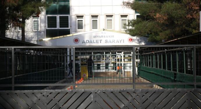 Tutuklu siyasetçilerden 3’ü hakkında tahliye kararı