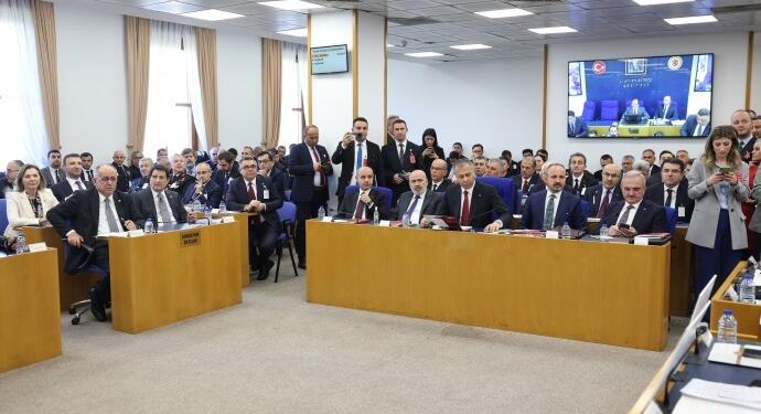 Bakan sözleri hazmedemedi: Başınızı eğiyorsunuz, inşallah utançtandır