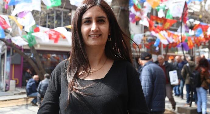 Eşbaşkan Birsen Orhan ev hapsiyle serbest bırakıldı