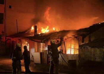 Evde yalnız olan 5 çocuk yangında yaşamını yitirdi