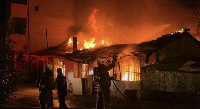 Evde yalnız olan 5 çocuk yangında yaşamını yitirdi