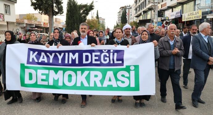 Riha’da kayyıma karşı yürüyüş: Kayım değil demokrasi