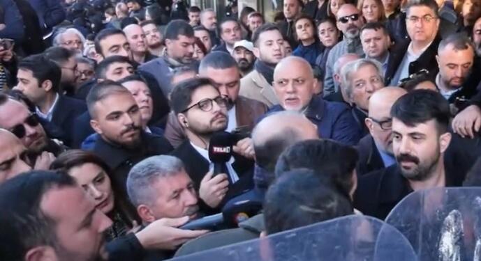 Esenyurt’ta ‘Demokrasi Nöbeti’ ikinci gününde