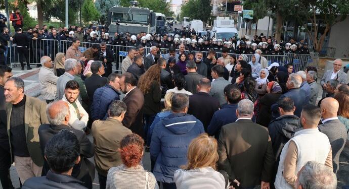 ‘Kayyım atamaları halk iradesine vurulan kelepçedir’