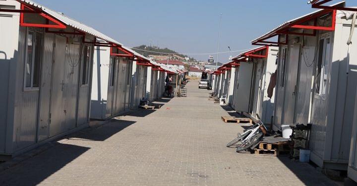 Konteynerde kalan kadınlar: Verilen sözler tutulmuyor