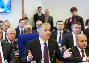 İçişleri Bakanı katledilen kadınları suçladı