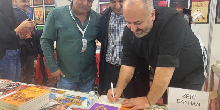 Bayhan’ın kitapları imzalandı