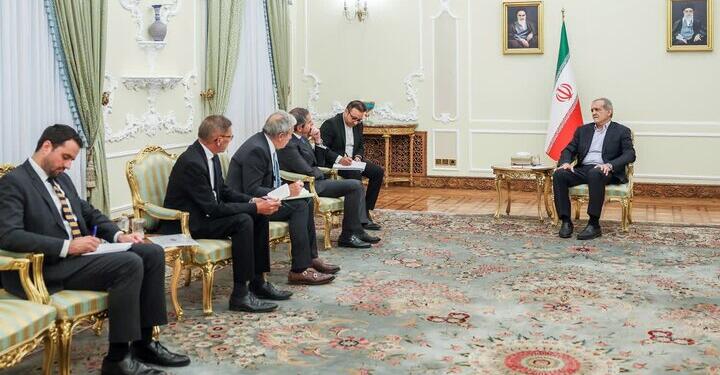 Atom Enerjisi Ajansı başkanı Tahran’da Pezeşkiyan ile görüştü