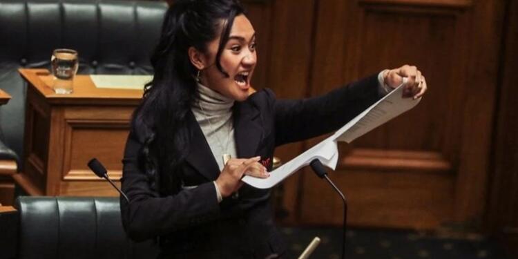 Maori parlamenterlerden yasa tasarısı protestosu