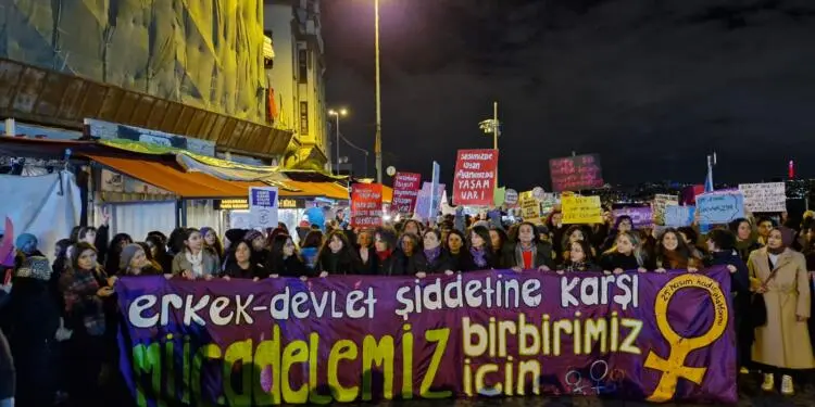 İstanbul’da 25 Kasım eylemi: Sokakları Jin, jiyan Azadî sloganlarıyla dolduruyoruz