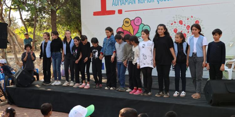 Çocuklar ‘Pîrê û Rovî’yi sahneledi