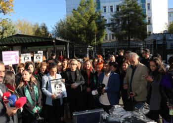 Kadınlar: Narin’in failleri korunuyor