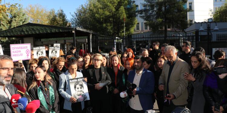 Kadınlar: Narin’in failleri korunuyor