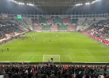 Amedspor taraftarından Êlih ve Xelfetî direnişlerine destek