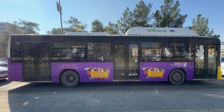 Amed’de belediye otobüsleri mora boyandı