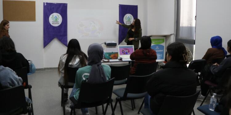 Peyas Belediyesi’nden genç kadınlara ‘Dijital şiddet’ semineri