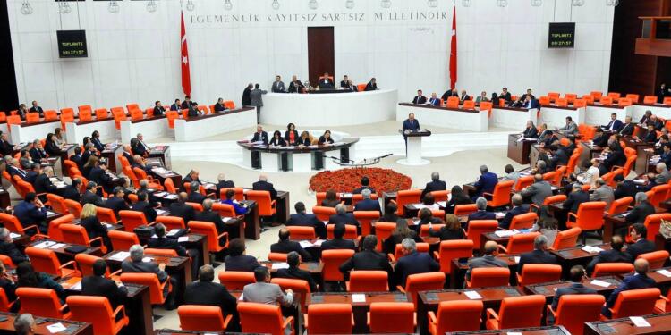 CHP’den Meclis çalışmalarına katılmama kararı