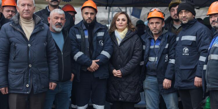 DEM Parti eylemdeki 500 madenciyi ziyaret etti