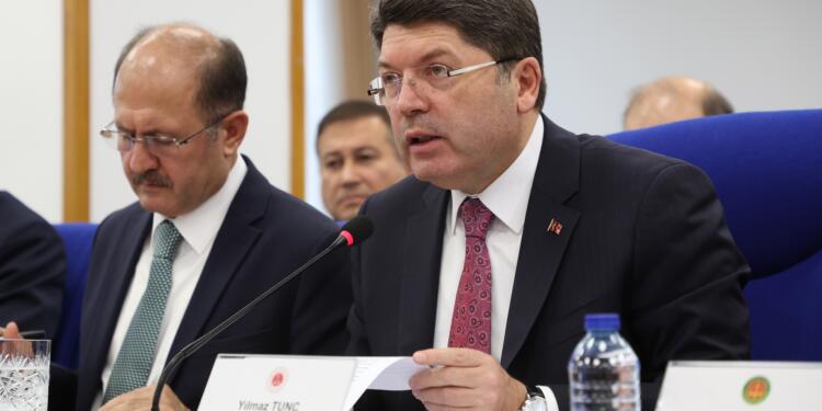 Cezaevlerini öven bakan: 2025’te 21 cezaevi açılacak