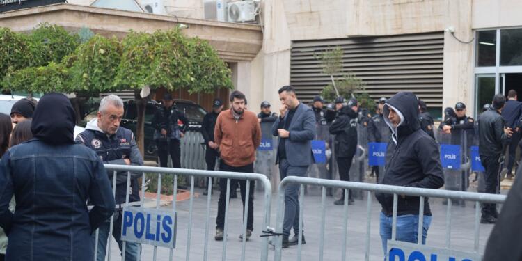 3 belediyeye kayyım siyasi darbenin yıl dönümünde atandı