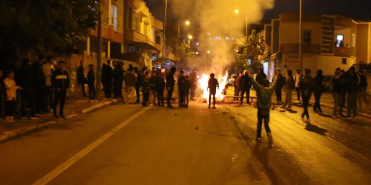 Êlih’te gençler gece boyu kayyımı protesto etti