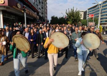 Êlih’te esnaf ziyareti kitlesel yürüyüşe dönüştü