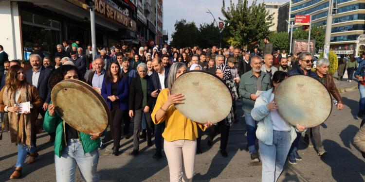 Êlih’te esnaf ziyareti kitlesel yürüyüşe dönüştü