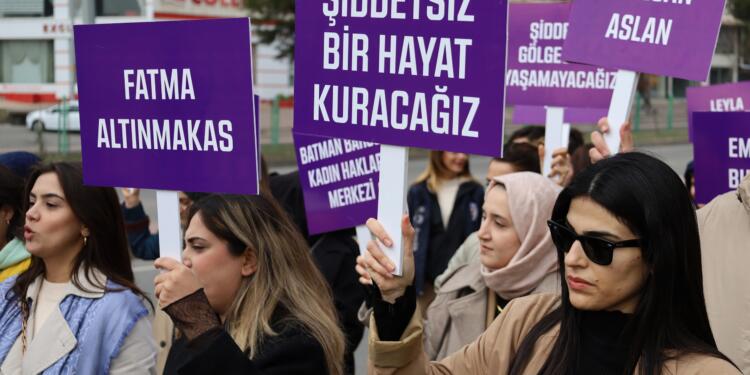 Kadınlar alanlardan haykırdı: Jin, jiyan, azadî