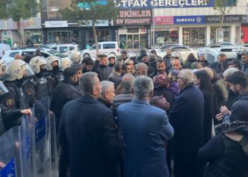 Êlih’te eşbaşkanların belediyeye girişleri engellendi