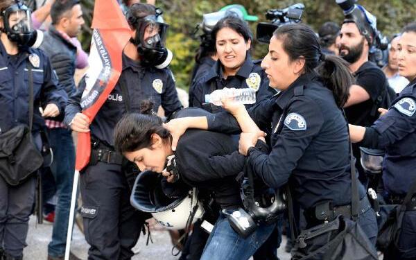 Kadınlar gözaltında cinsel taciz ve işkenceye maruz kalıyor