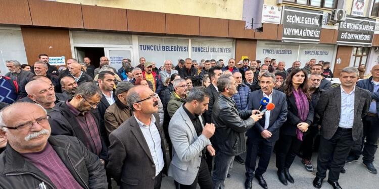 Kayyım darbesine tepki: Direnmek zorundayız