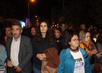 Dêrsimliler sokaklarda: Eşbaşkanı gözaltına almaya çalışan polis halkın tepkisiyle karşılaştı