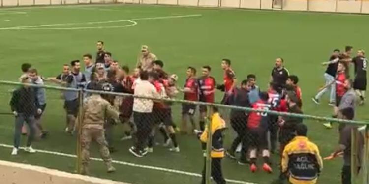 Askerler maç yaptıkları oyuncuları darp etti