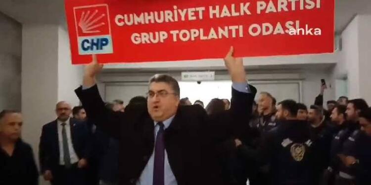 Esenyurt’ta meclis üyeleri belediyeye alınmadı