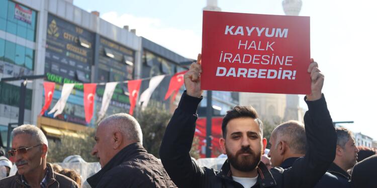 Esenyurt’ta kayyım protestosu: Oyumuzun arkasındayız