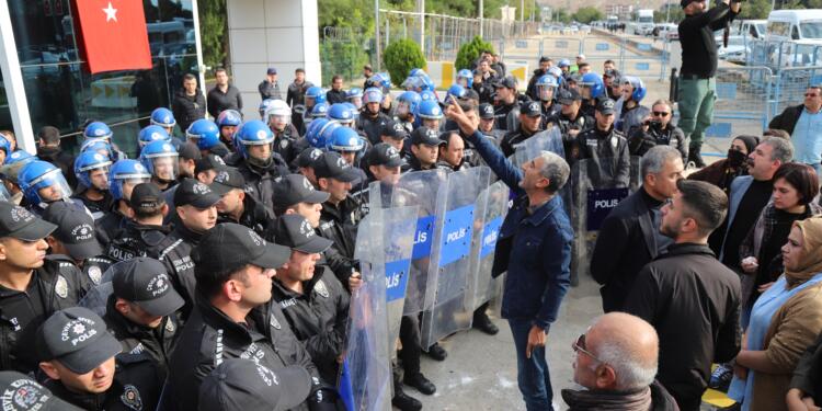 Kayyım darbesine tepki yağdı: Halk iradesi gasp edilemez