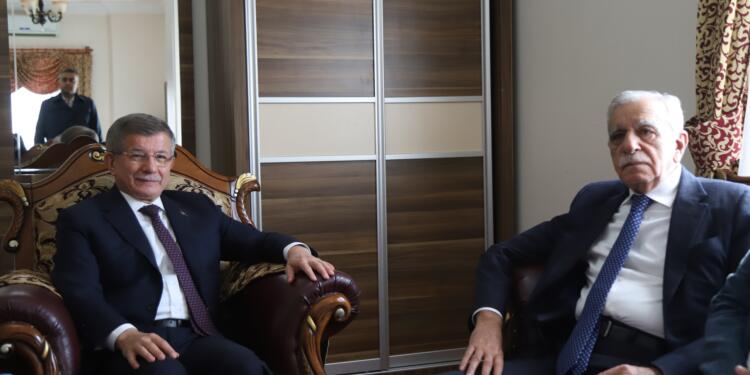 Davutoğlu ve Ahmet Türk görüştü