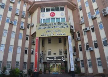 Belediyede evrakta sahtecilik yapan müdür ve tekniker görevden alındı