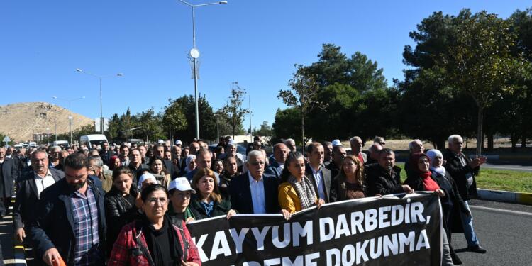 Mêrdîn kayyımı 418 kişiyi işten çıkardı