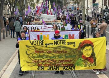 Erkek-devlet şiddetine karşı ‘Jin jiyan azadî’ sloganıyla yürüdüler