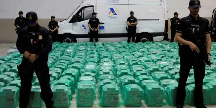 Kara para aklamayla mücadele polisinin evinde 20 milyon Euro bulundu